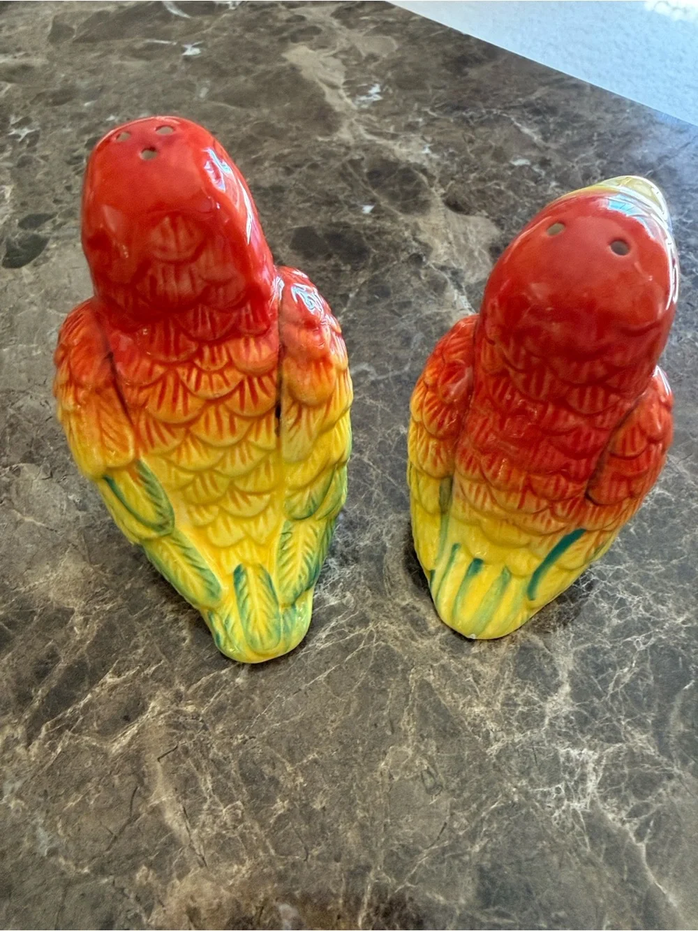 Vintage Adorable Pier One Imports Parrot Salt and Pepper Shakers